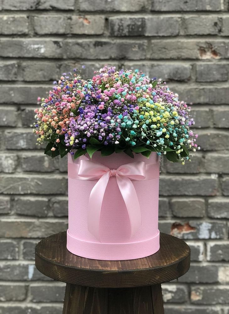 Цветочная композиция из Гипсофила и Розы в шляпной коробке в Григорополисской