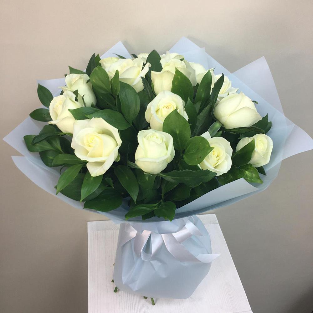 Букет 15 Белых роз Проуд в Григорополисской