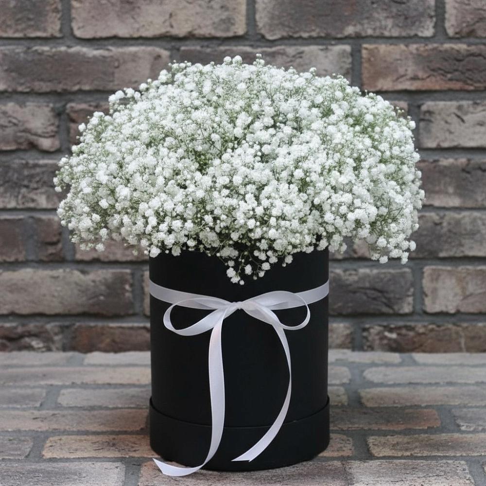 Цветочная композиция из Гипсофила в шляпной коробке в Григорополисской