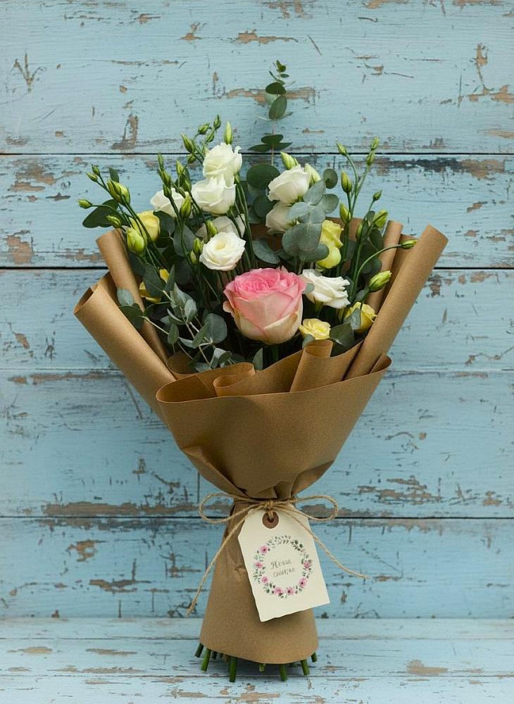 Букет цветов из: Розы и Лизиантусы в Григорополисской