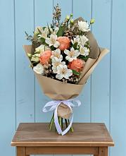 Букет цветов из:  Альстромерии, Лизиантусы, Розы и Хризантемы в Григорополисской