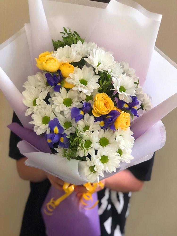 Букет цветов из: Ирисы, Хризантемы и Розы в Григорополисской