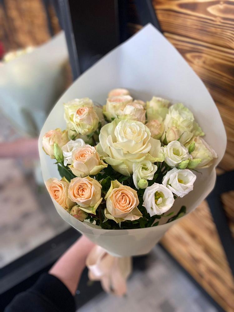 Букет цветов из: Розы и Лизиантусы в Григорополисской